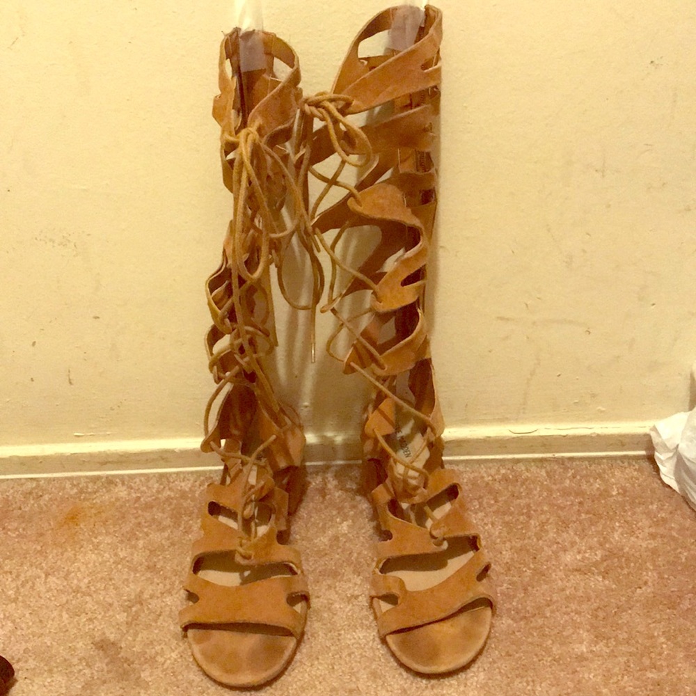 Steve Madden Roman knee sandals